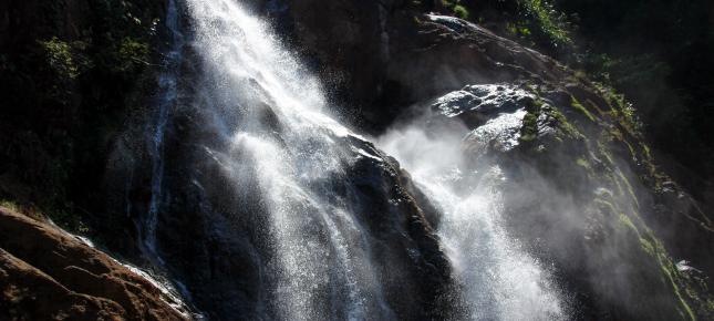 Erfrischung Wasserfall Bild auf Leinwand