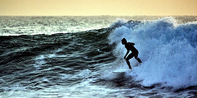 Surfer in der Welle